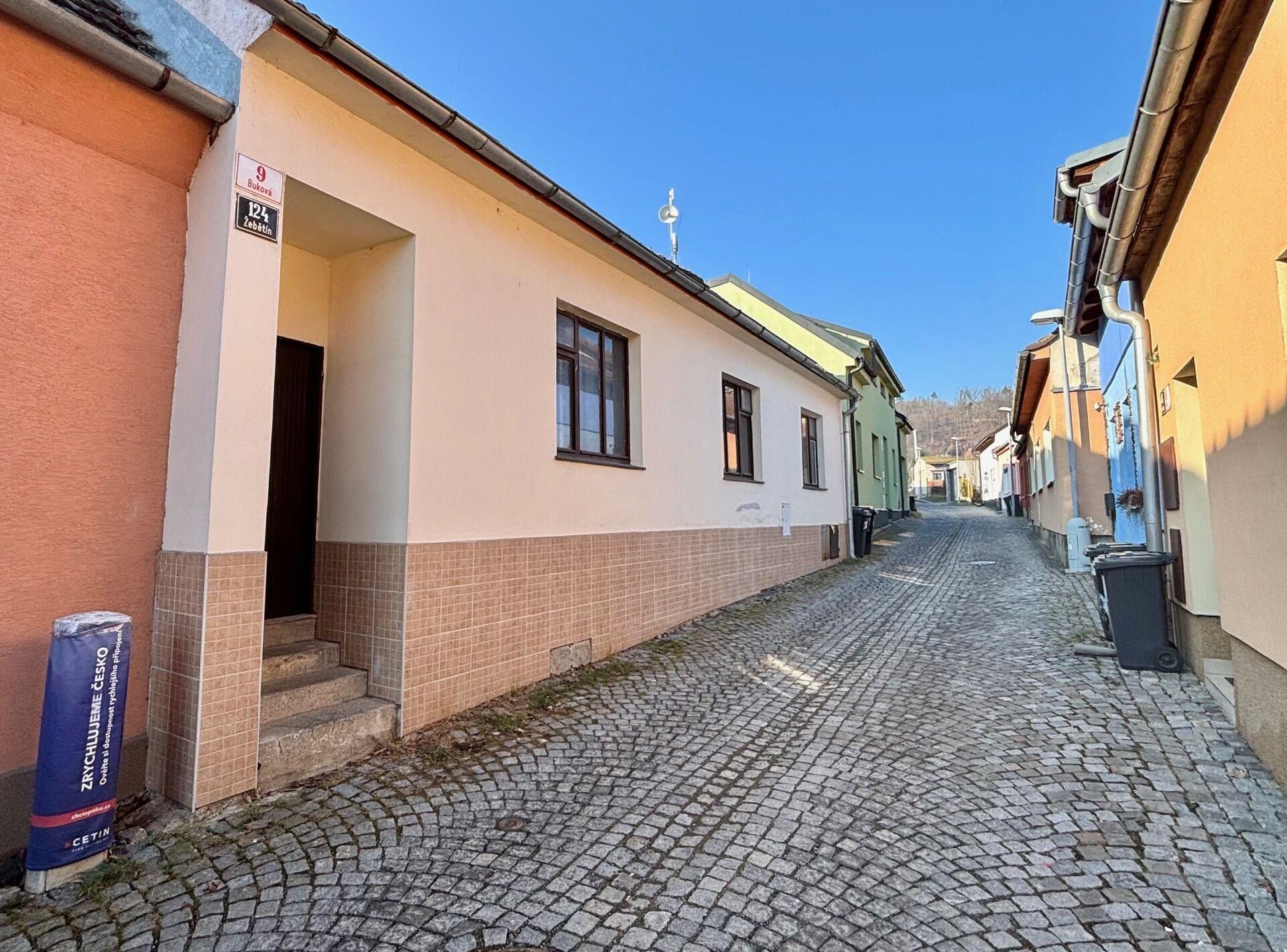 Pronájem bytu 3+1 zařízeného pro 6 osob, Brno - Žebětín