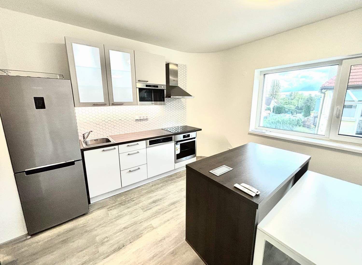 Pronájem bytu 2+kk s parkovacím stáním, Obřany