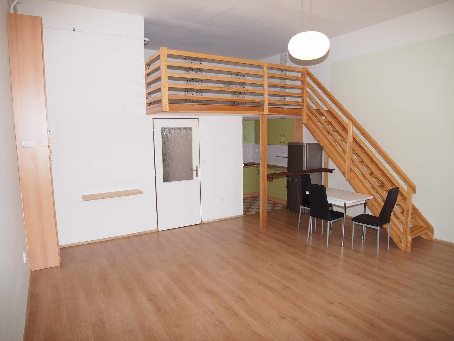 Pronájem bytu 1+kk s patrem, 50m2