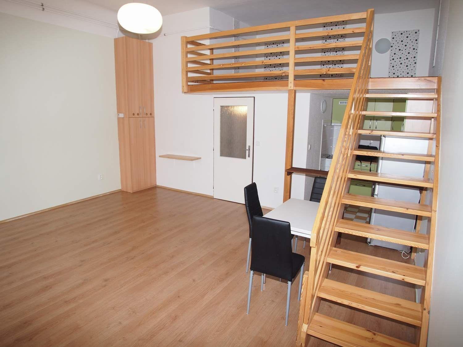 Pronájem bytu 1+kk s patrem, 50m2