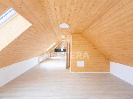 Pronájem kanceláře, 77 m²