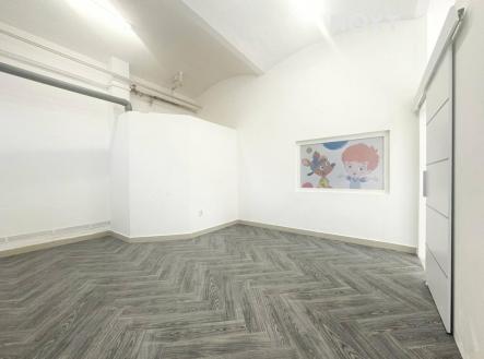 Pronájem komerčního objektu, obchodní centrum, 48 m²