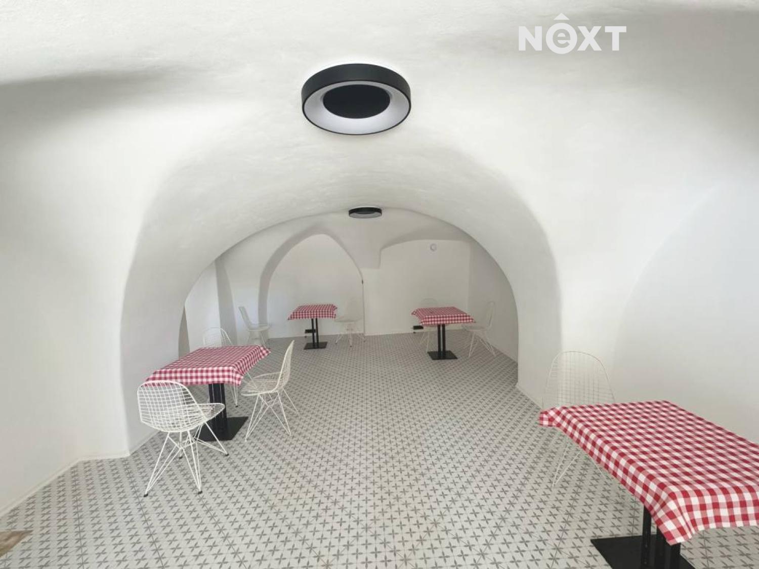 Pronájem komerční Obchodní prostory, 87㎡