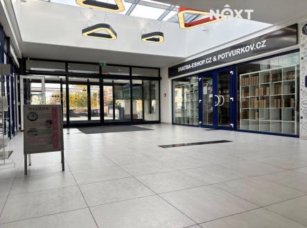 Pronájem komerčního objektu, obchodní centrum, 102 m²