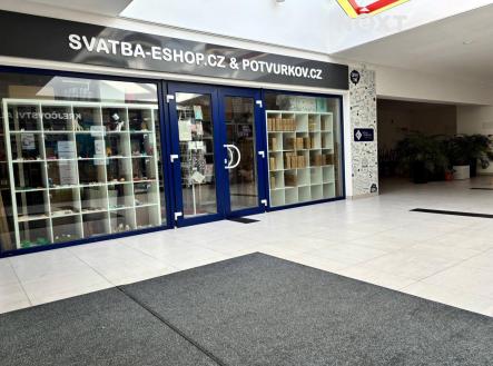 Pronájem komerčního objektu, obchodní centrum, 102 m²