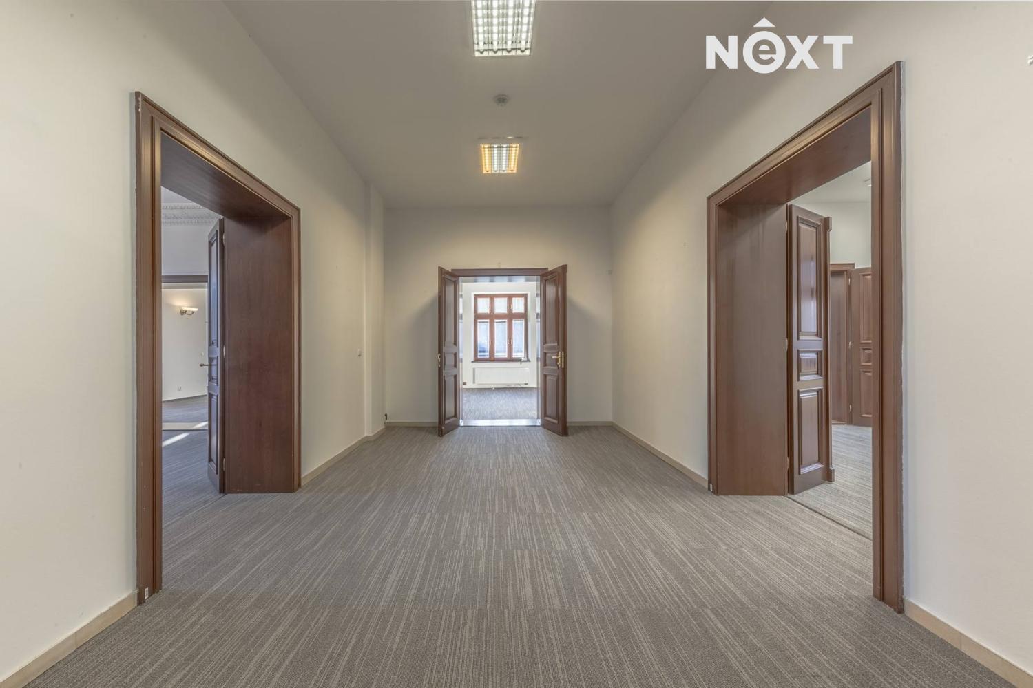 Pronájem komerční Kanceláře, 230㎡