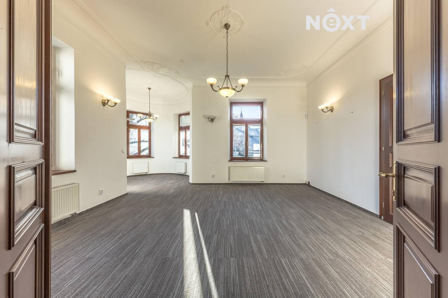 Pronájem komerční Kanceláře, 230㎡