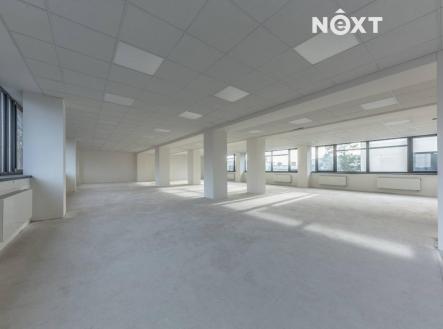 Pronájem kanceláře, 348 m²