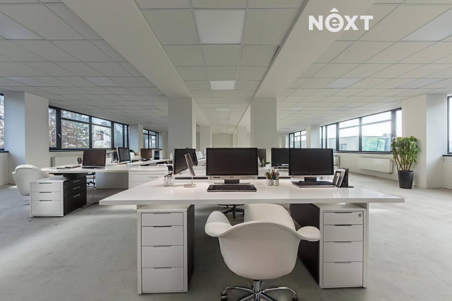 Pronájem komerční Kanceláře, 375㎡