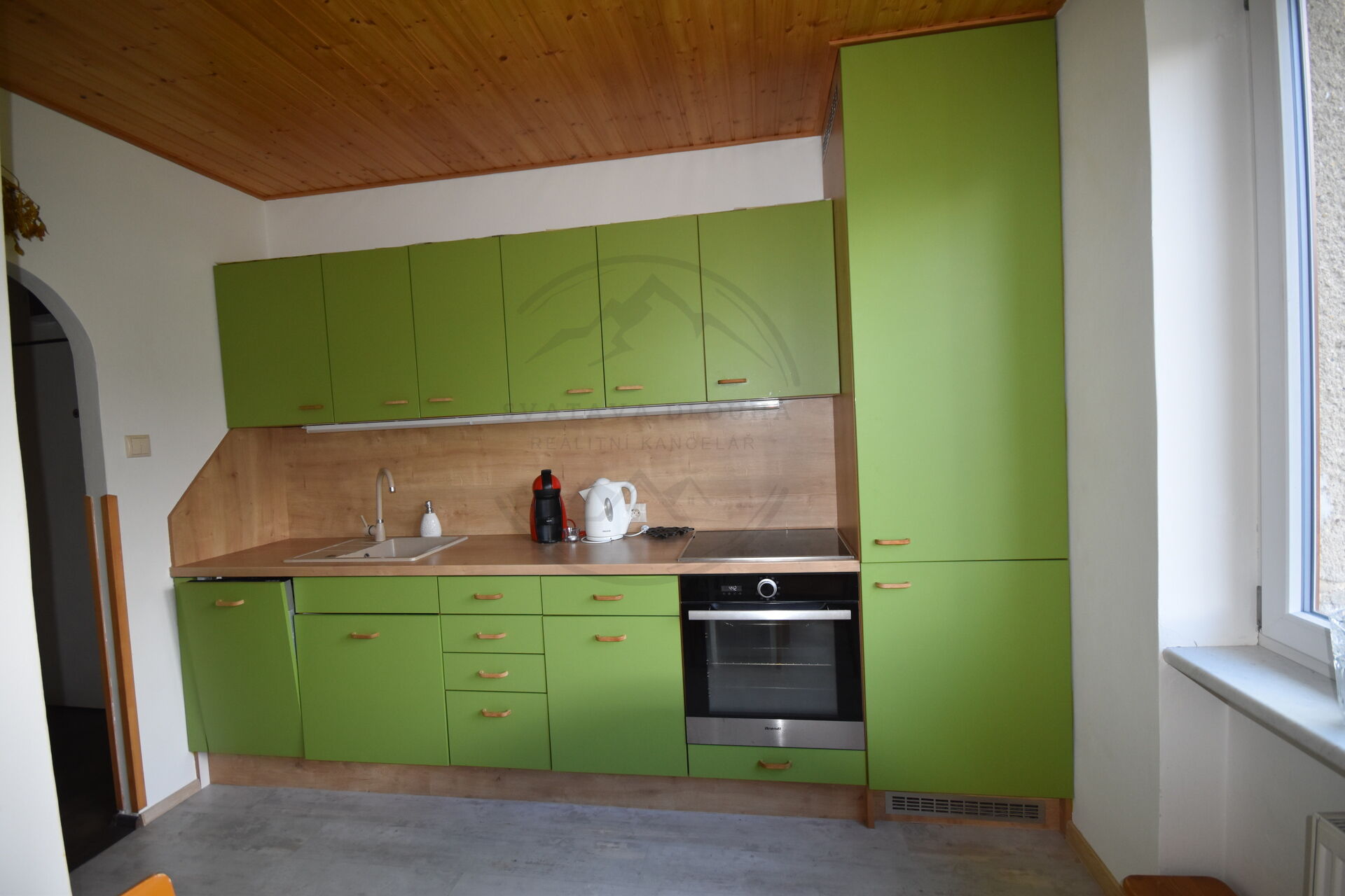 Prodej prostorného, prosvětleného bytu 3+1 s nádherným výhledem na hory