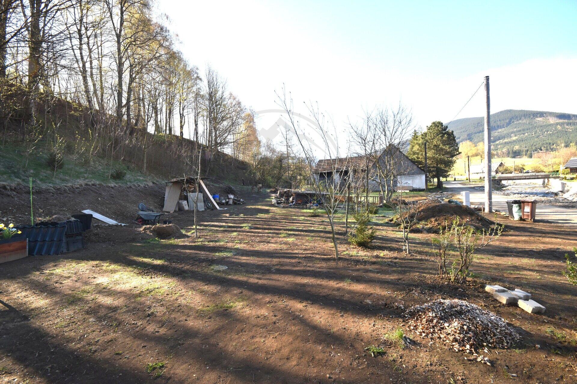 Nabízíme k prodeji stavební pozemek o výměře 960m2..