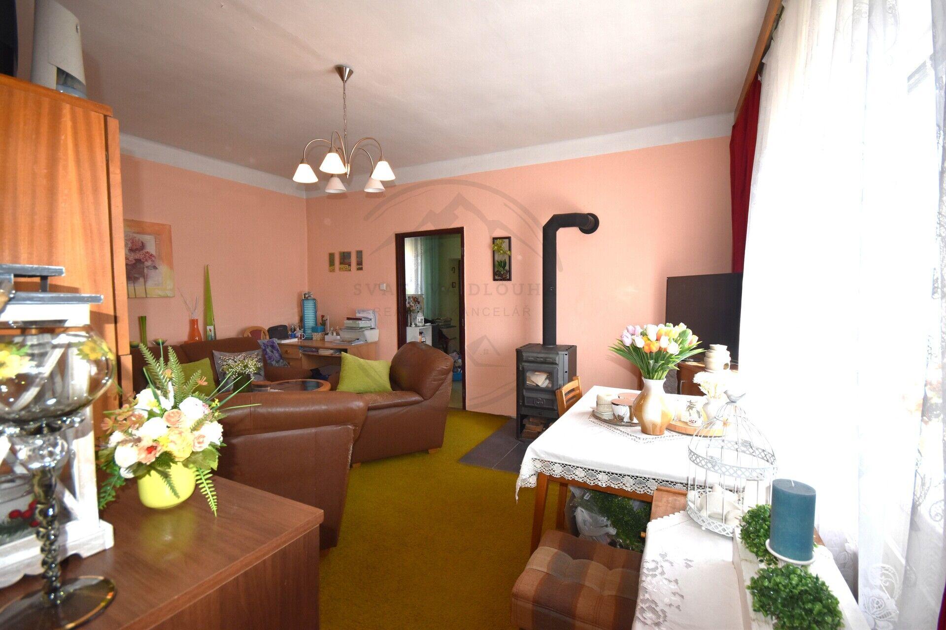 Nabízím k prodeji byt 3+1 s balkonem a zahradou nacházející se v bytovém domě v Jeseníku.