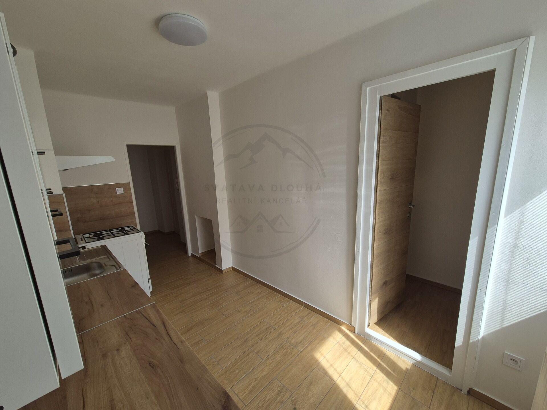 Nabízím prostorný byt 2+1 k pronájmu v obci Vidnava
