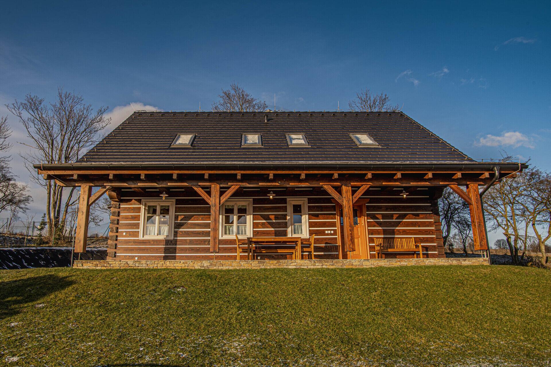 Luxusní horská roubenka – jedinečné místo pro život i investici v srdci Jeseníků