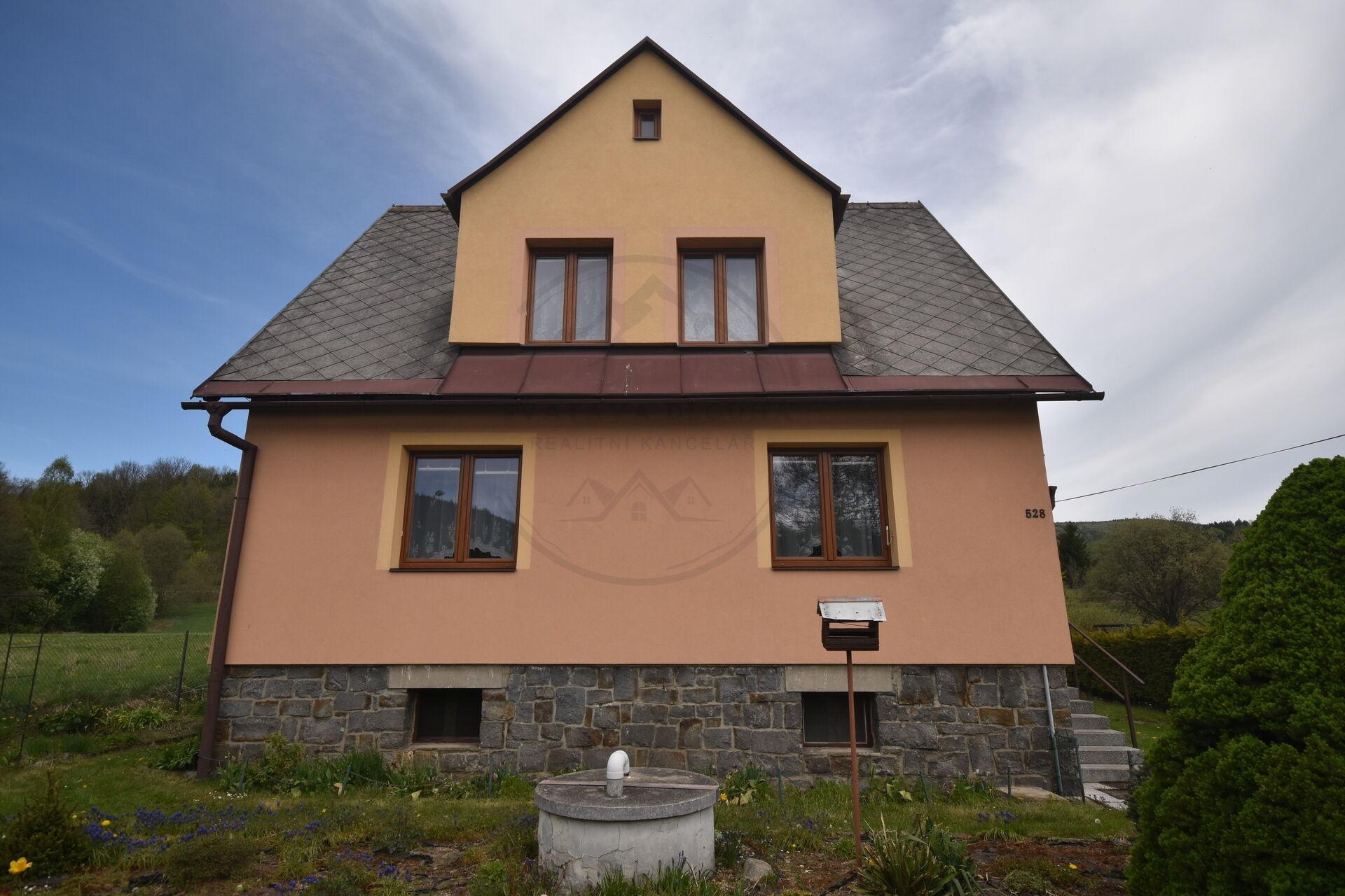 Prodej rodinného domu se zahradou a garáží  v obci Lipová-lázně
