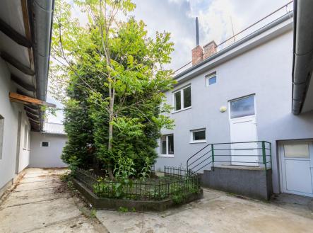 Prodej nájemního domu, 256 m²