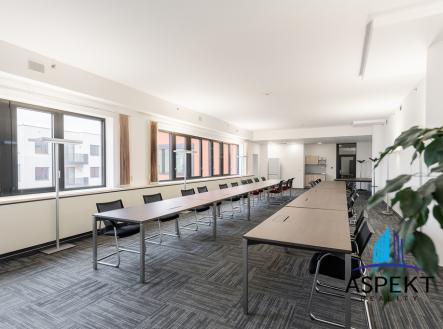 Pronájem kanceláře, 168 m²