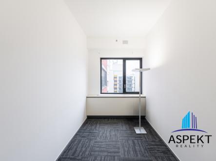 Pronájem kanceláře, 168 m²