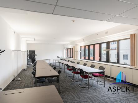 Pronájem kanceláře, 168 m²