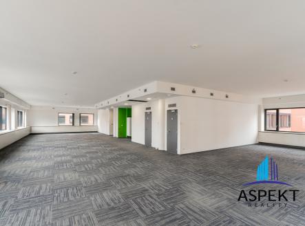 Pronájem kanceláře, 456 m²