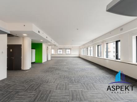 Pronájem kanceláře, 456 m²