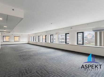 Pronájem kanceláře, 456 m²