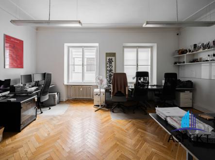Pronájem kanceláře, 255 m²