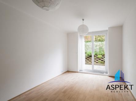 Pronájem bytu, 1+1, 660 m²