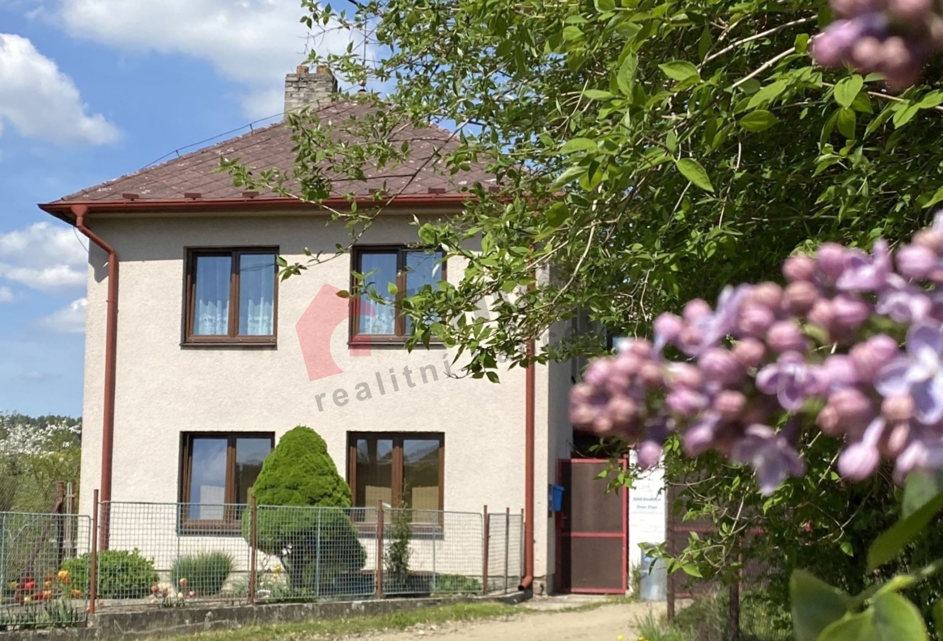 Prodej krásné usedlosti s pozemkem 4869 m2 v Kondraci u Vlašimi, okres Benešov u Prahy.