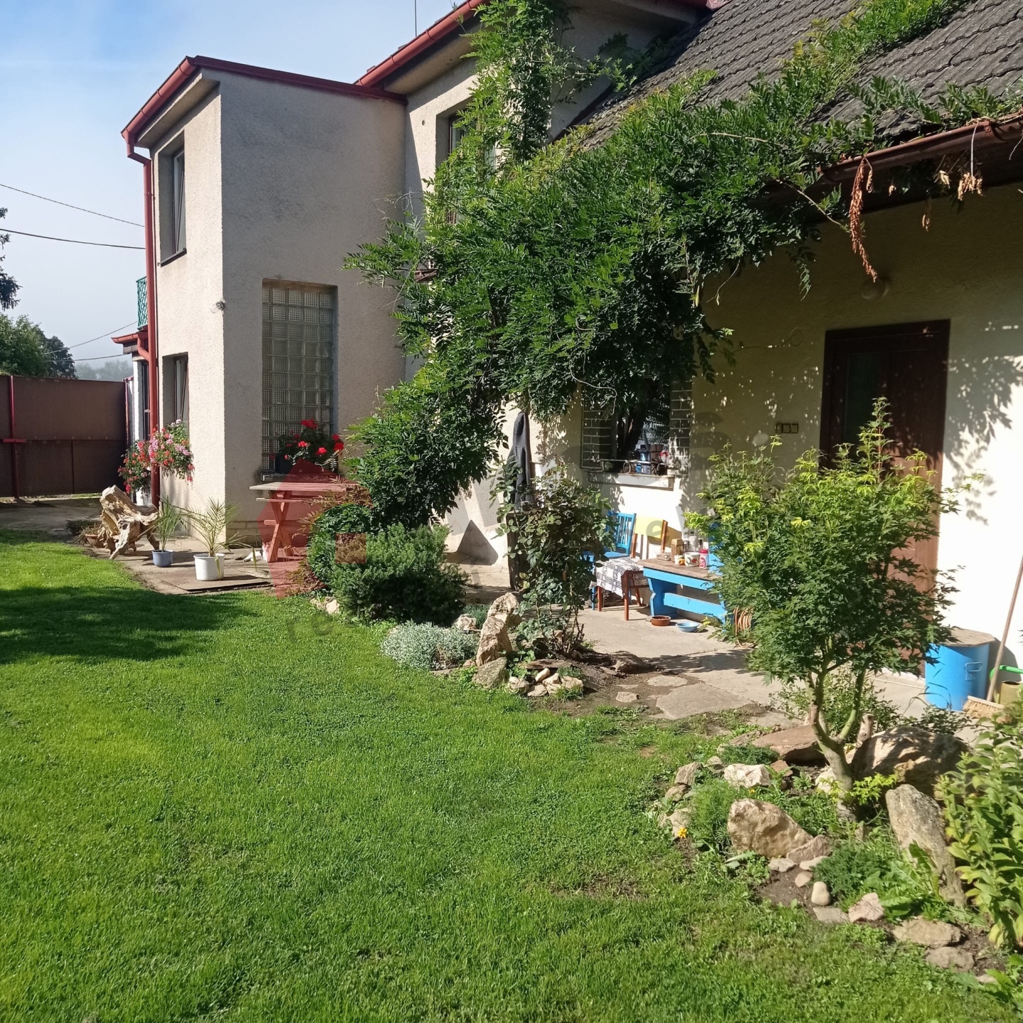 Prodej krásné usedlosti s pozemkem 4869 m2 v Kondraci u Vlašimi, okres Benešov u Prahy.