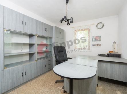 Prodej komerčního objektu, průmyslový areál, 812 m²