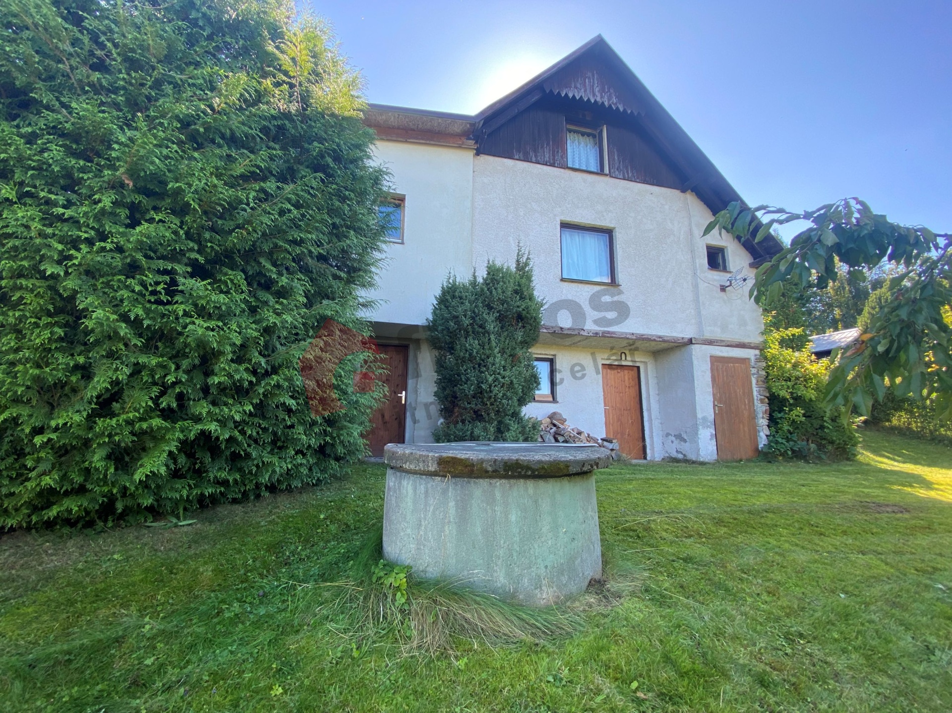 Prodej krásné, zděné chaty 94 m2 + terasa 14 m2 na vlastním pozemku 679 m2, 45 min od Prahy, ve Vita