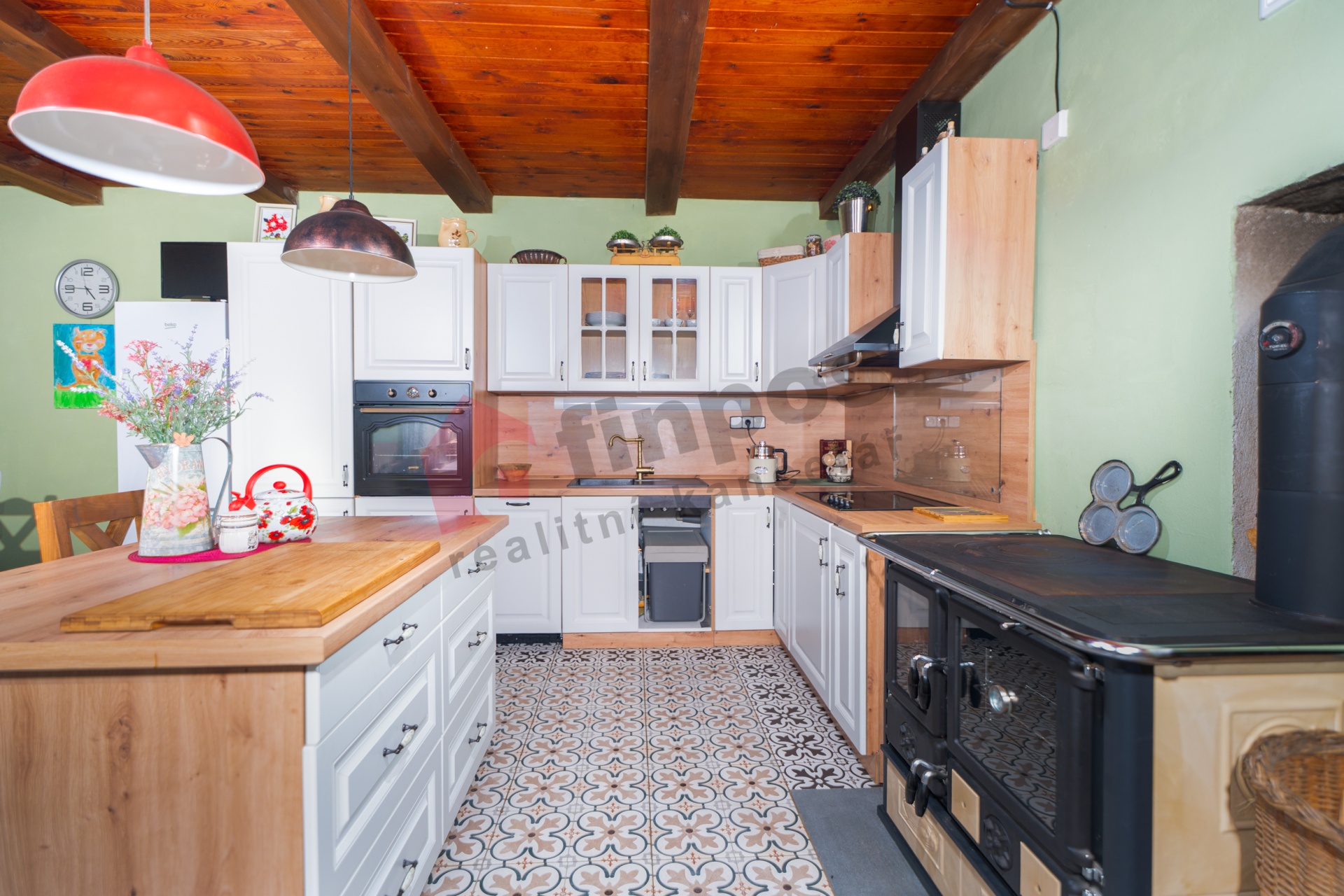 Prodej malebné chaloupky v Křekovicích, obec Šebířov, 13 km od Votic u Benešova, 12 km od Miličína.