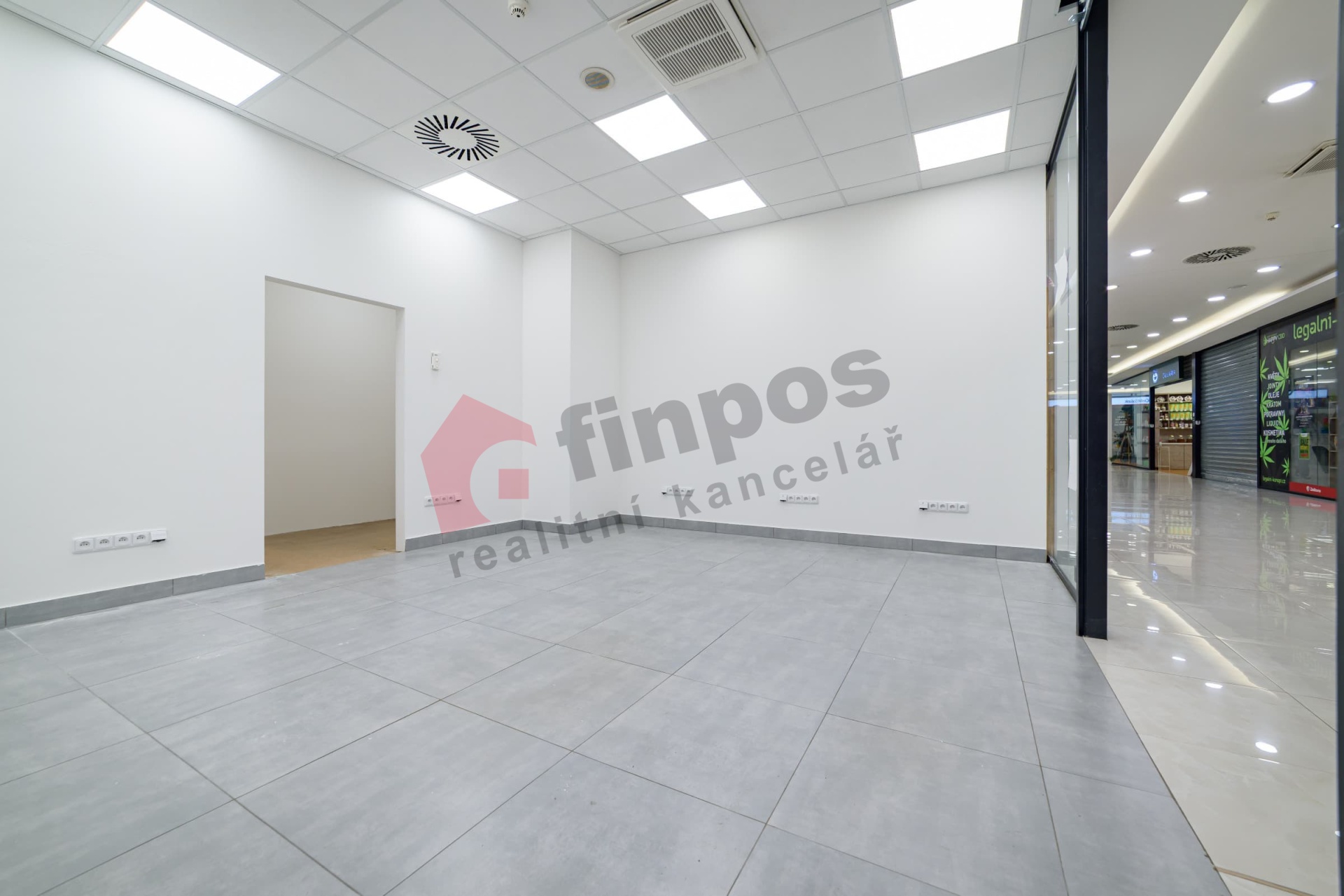 Obchodní prostor v přízemí 34 m² - Tábor v OD Dvořák