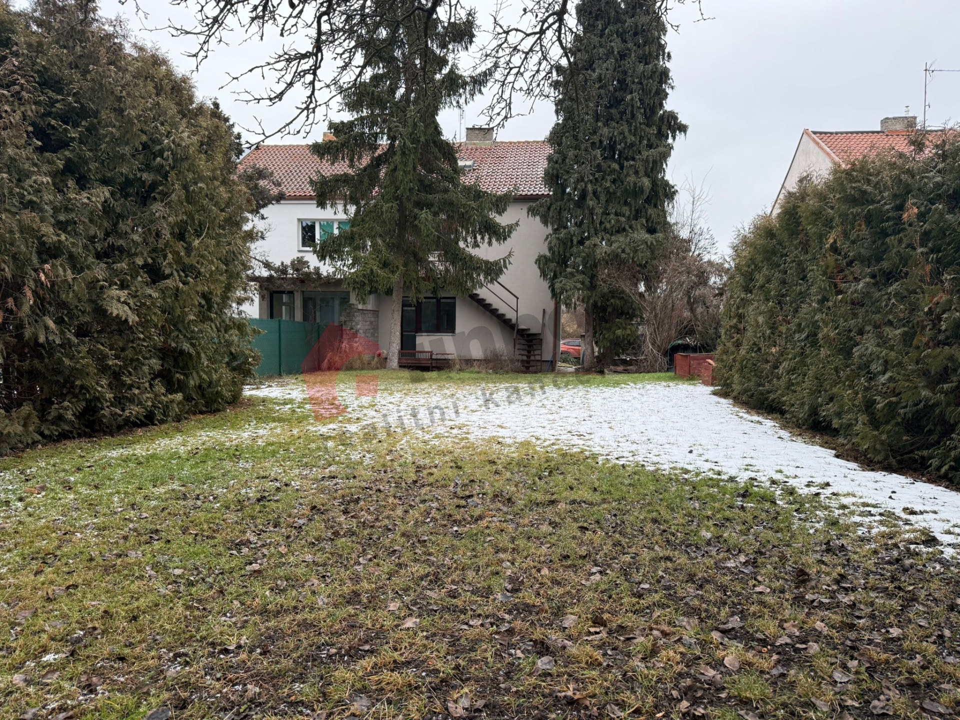 Pronájem rodinného domu se dvěma byty, Praha Ruzyně