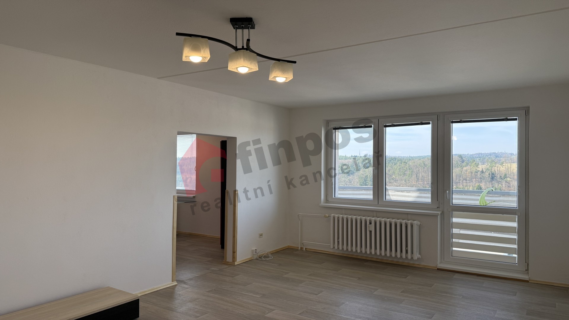 Pronájem pěkného světlého bytu 3+1 s balkonem, nám. Přátelství, Tábor