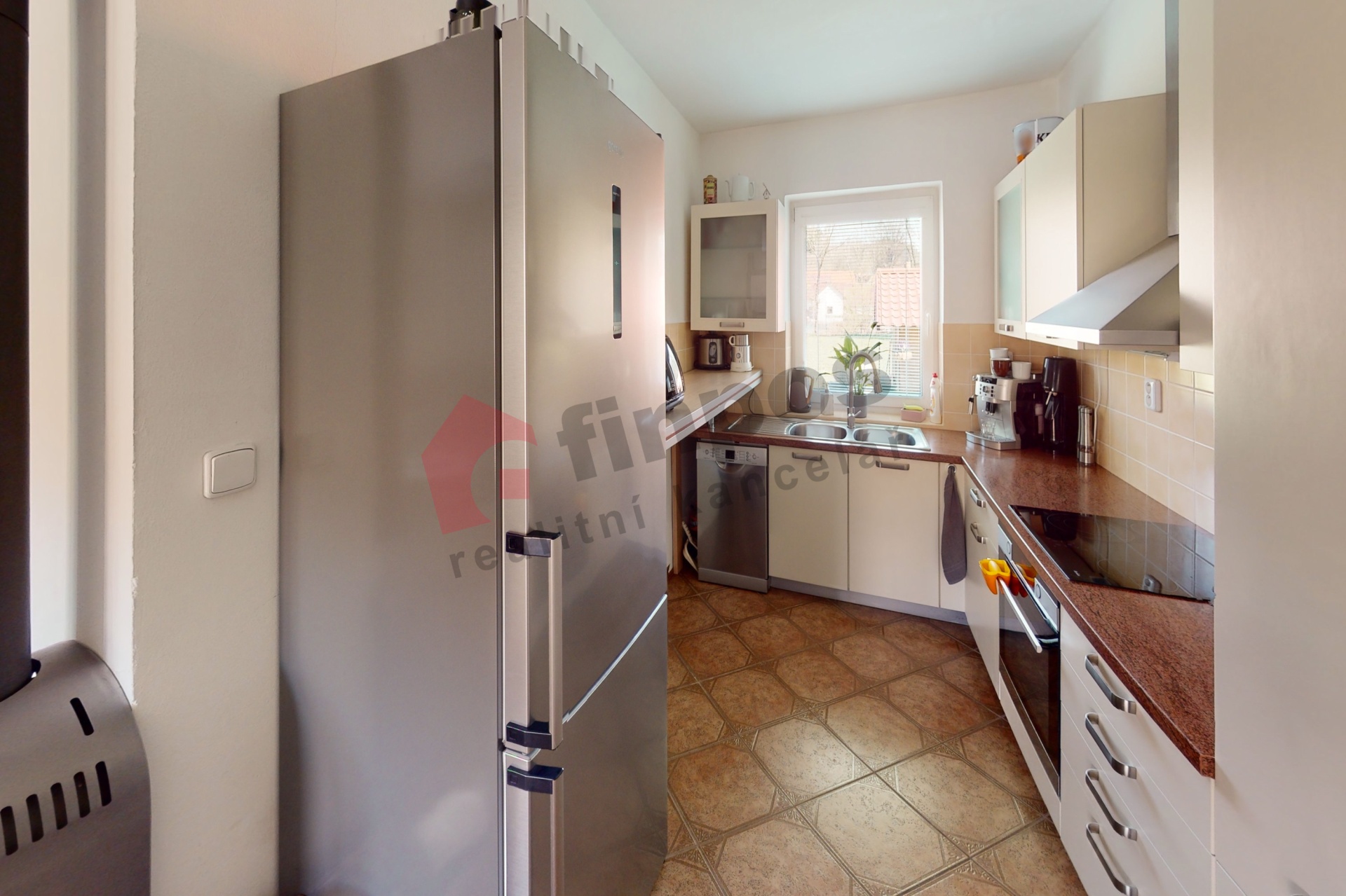 Prodej zatepleného bungalovu z r. 2010, 3+1 s krásnou zahradou ve Zvěstově, okres Benešov u Prahy.