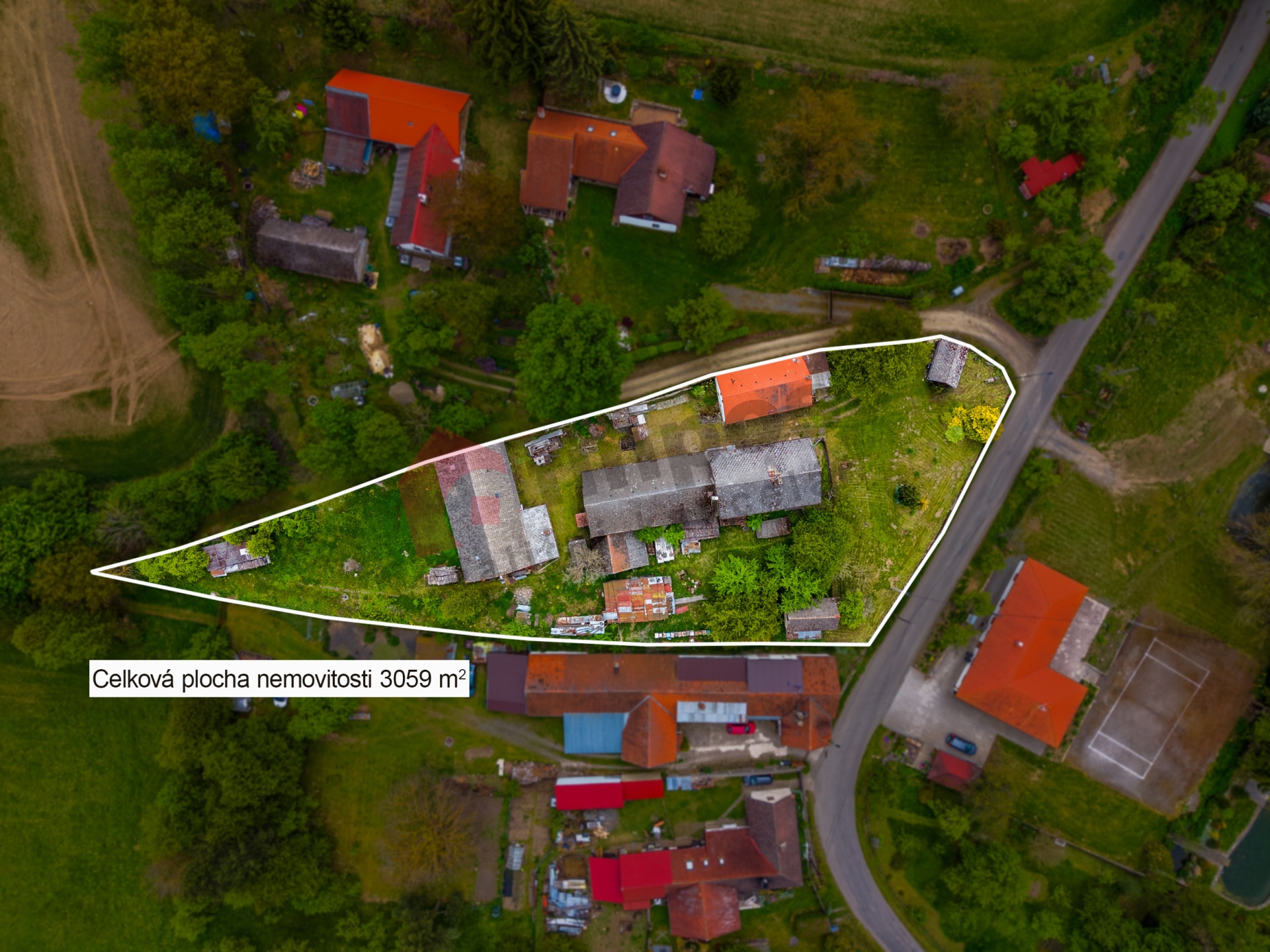 Prodej dvoupodlažního domu 2+1 a 3+1 se zahradou 3059 m2, v Otradovicích u Votic v okrese Benešov u 