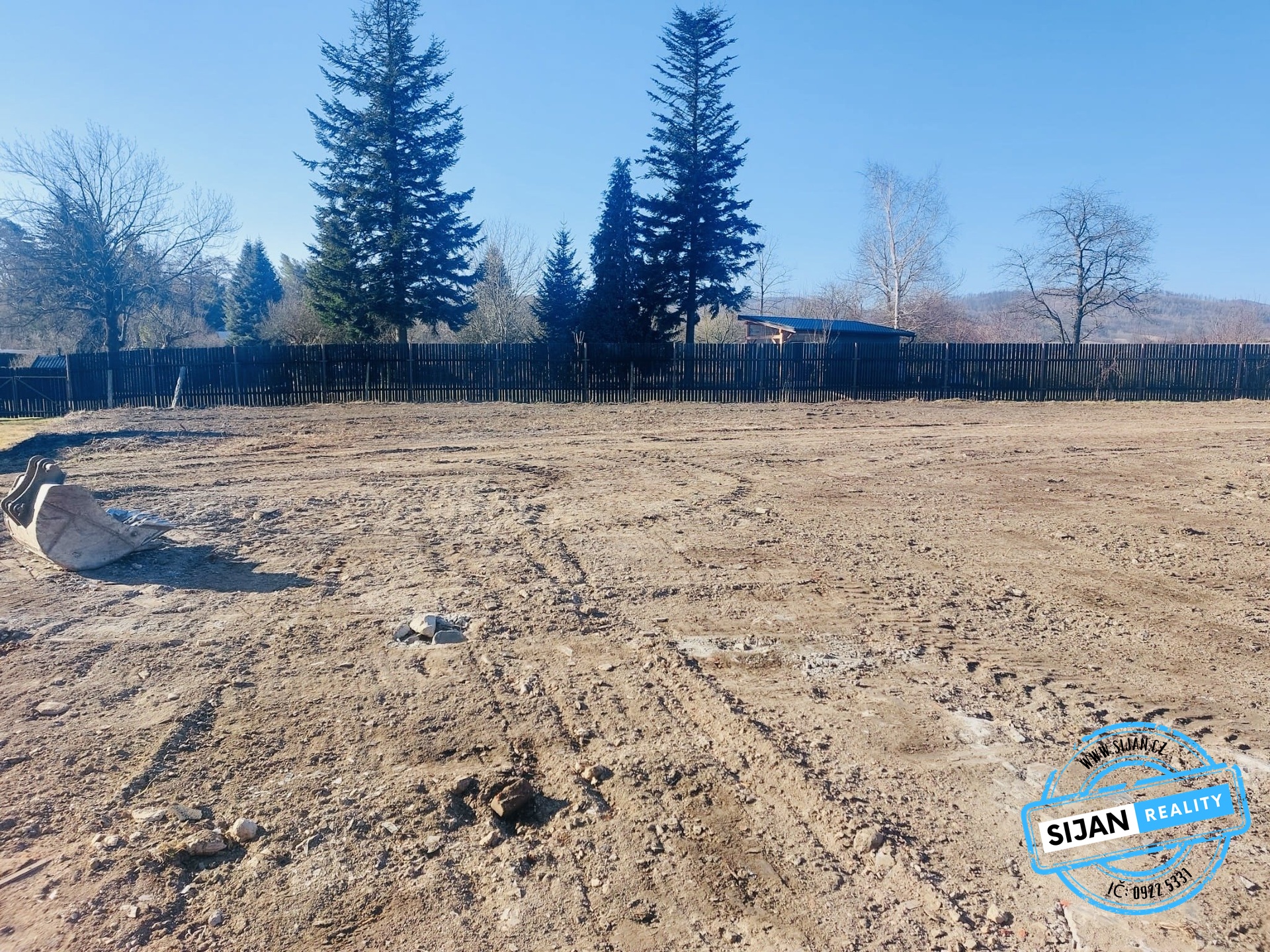 Rovinatý stavební pozemek zprostředkovává SIJAN Reality