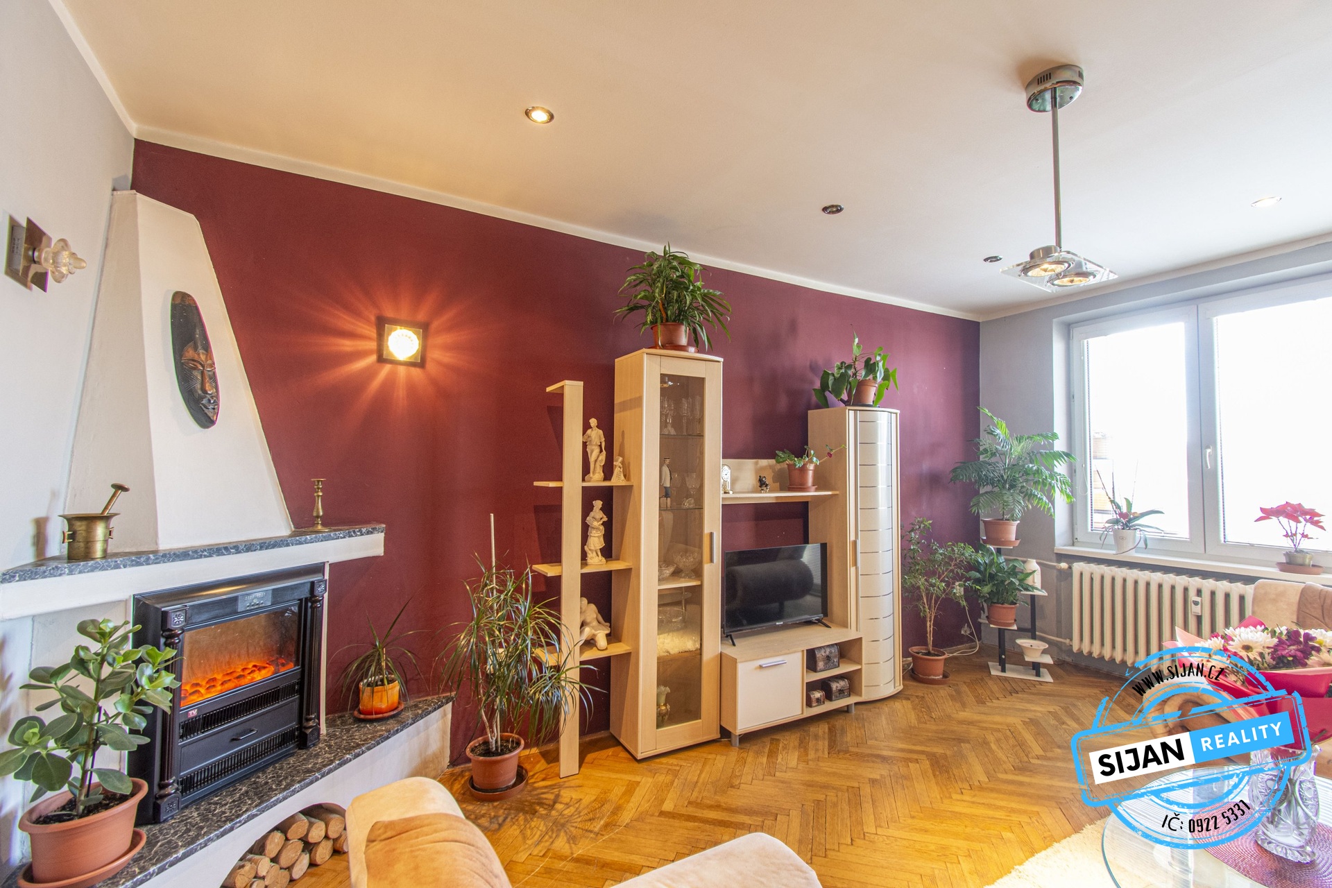 Obývací pokoj s elektrickým krbem