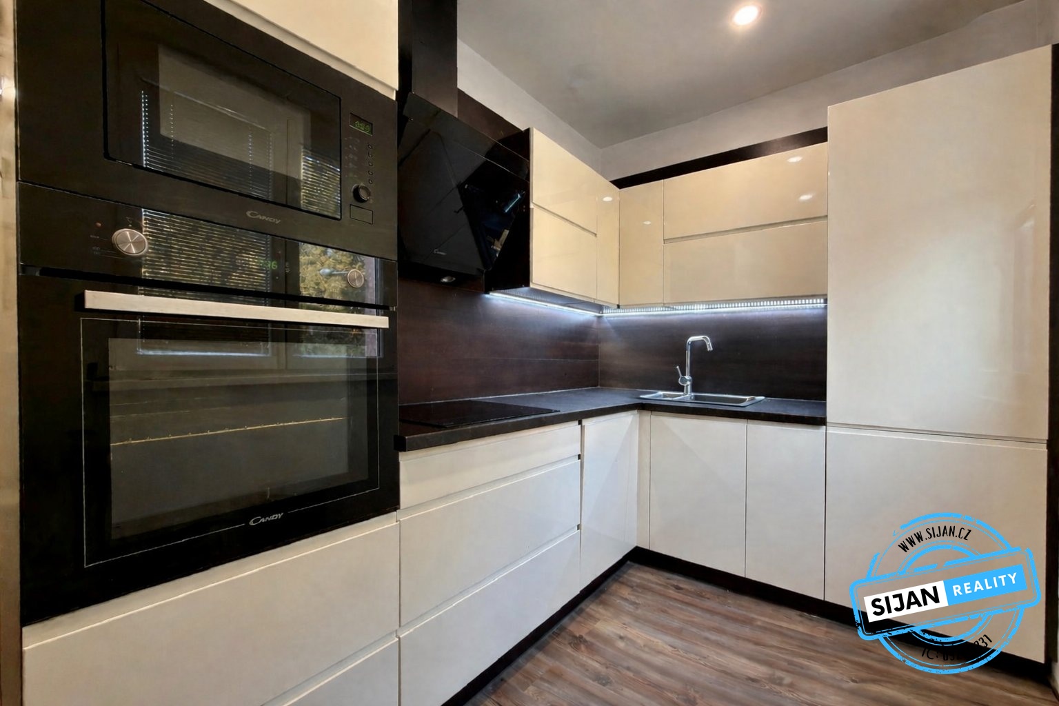 46142C3F-F411-473B-8EA8-E9805E260898