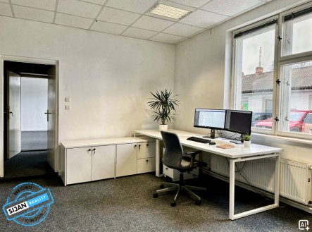 Pronájem kanceláře, 130 m²
