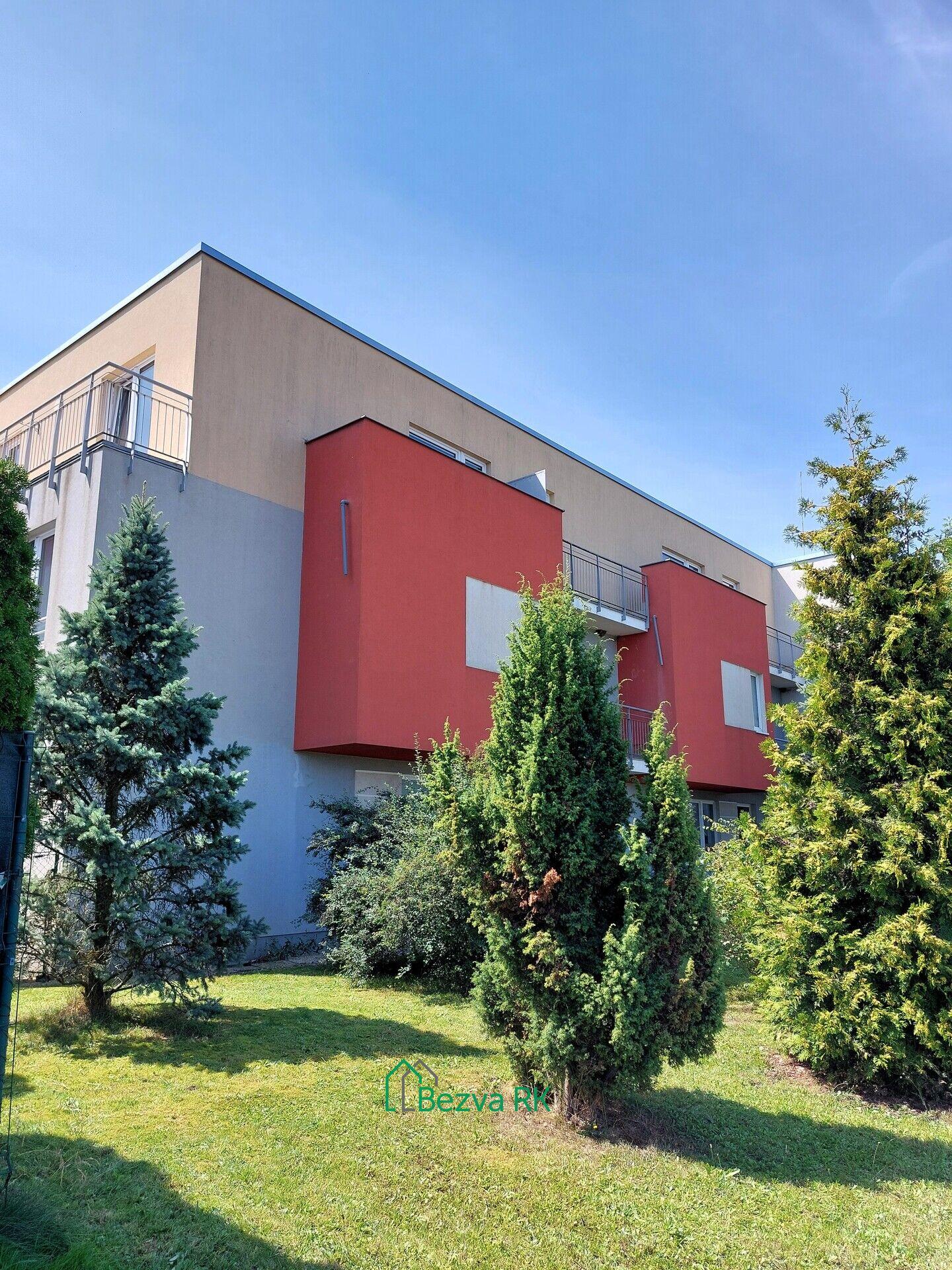 Pronájem bytu 1+KK s lodžií - Hostivice
