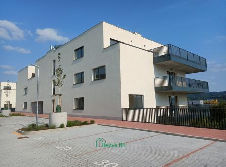 Pronájem byt 1+kk 29m2 s terasou a parkovacím stáním, ul. Na Morákově, Beroun