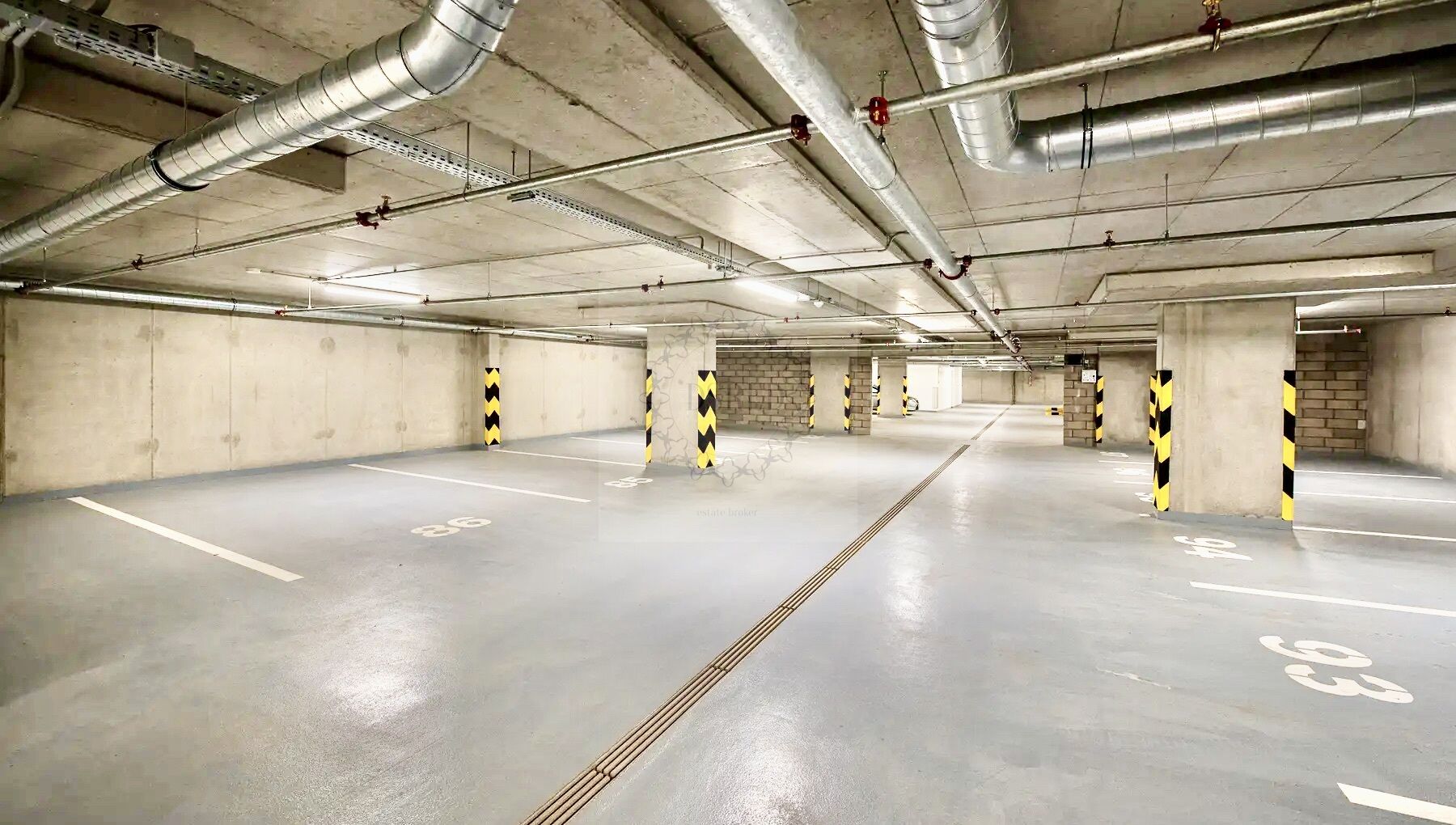 Nájem, garážové parkovací stání 15 m2, Bratislavská, Brno