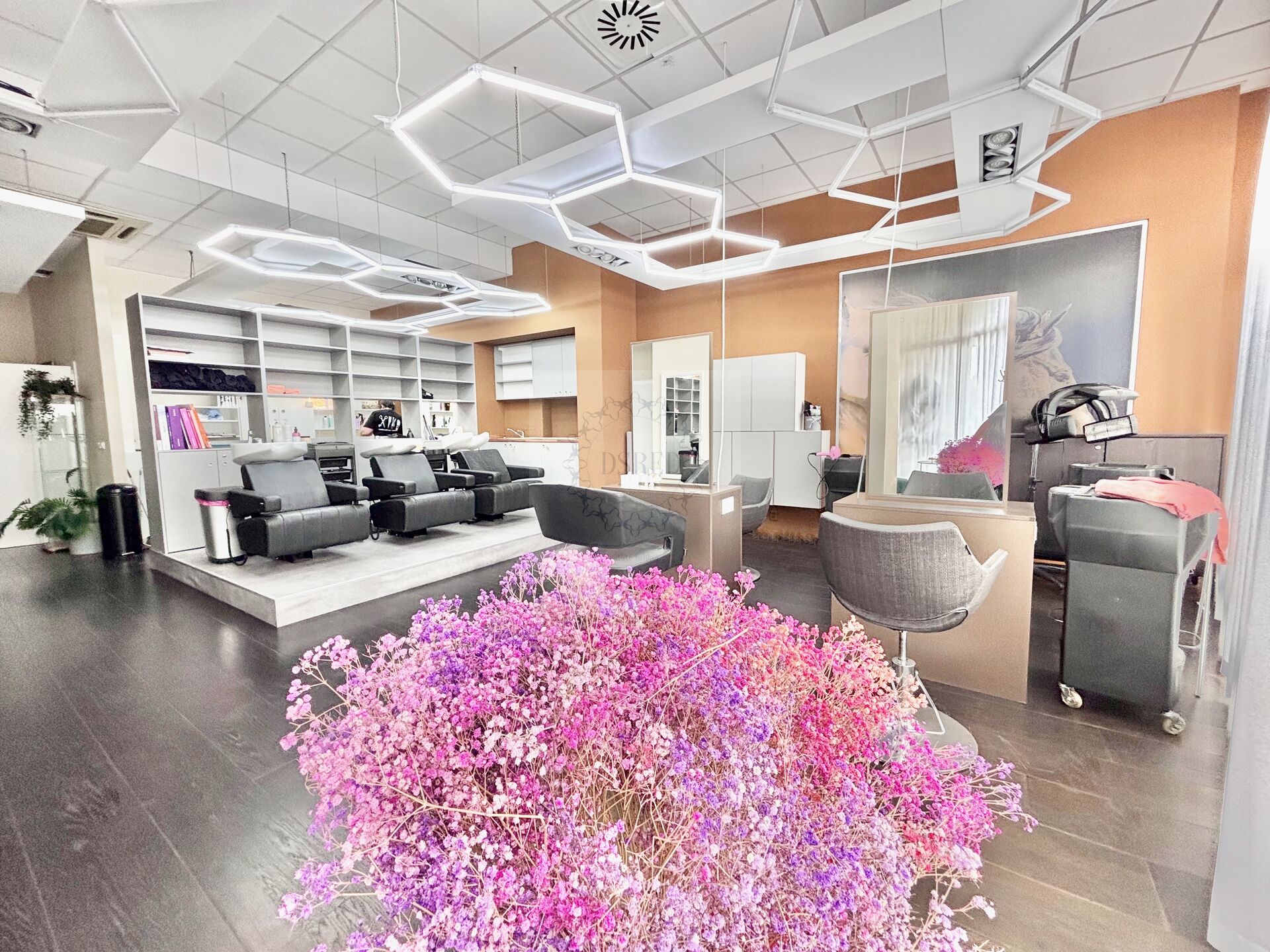 Nájem, obchodní prostory, 15 m2, kadeřnické křeslo