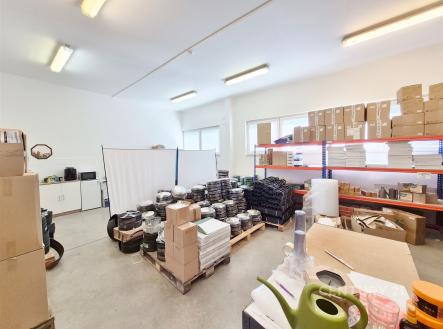 Pronájem skladovací prostor, 200 m²
