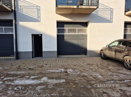 Pronájem skladovací prostor, 102 m²