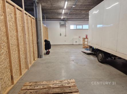 Pronájem skladovací prostor, 102 m²