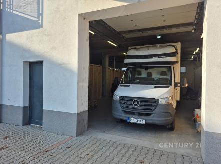 Pronájem skladovací prostor, 102 m²